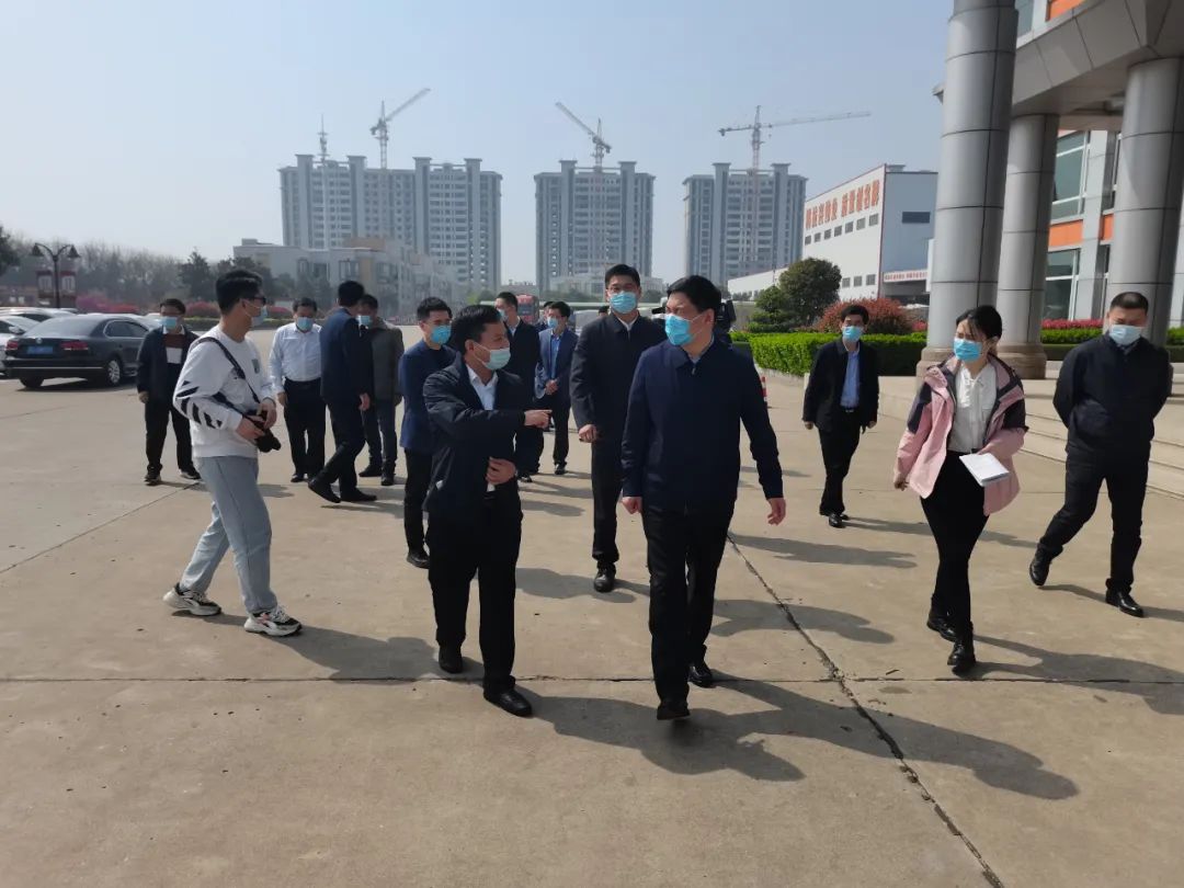 新沂市委书记陈堂清走访江苏yl6809永利铝材，，，，，，调研企业防疫稳生产事情